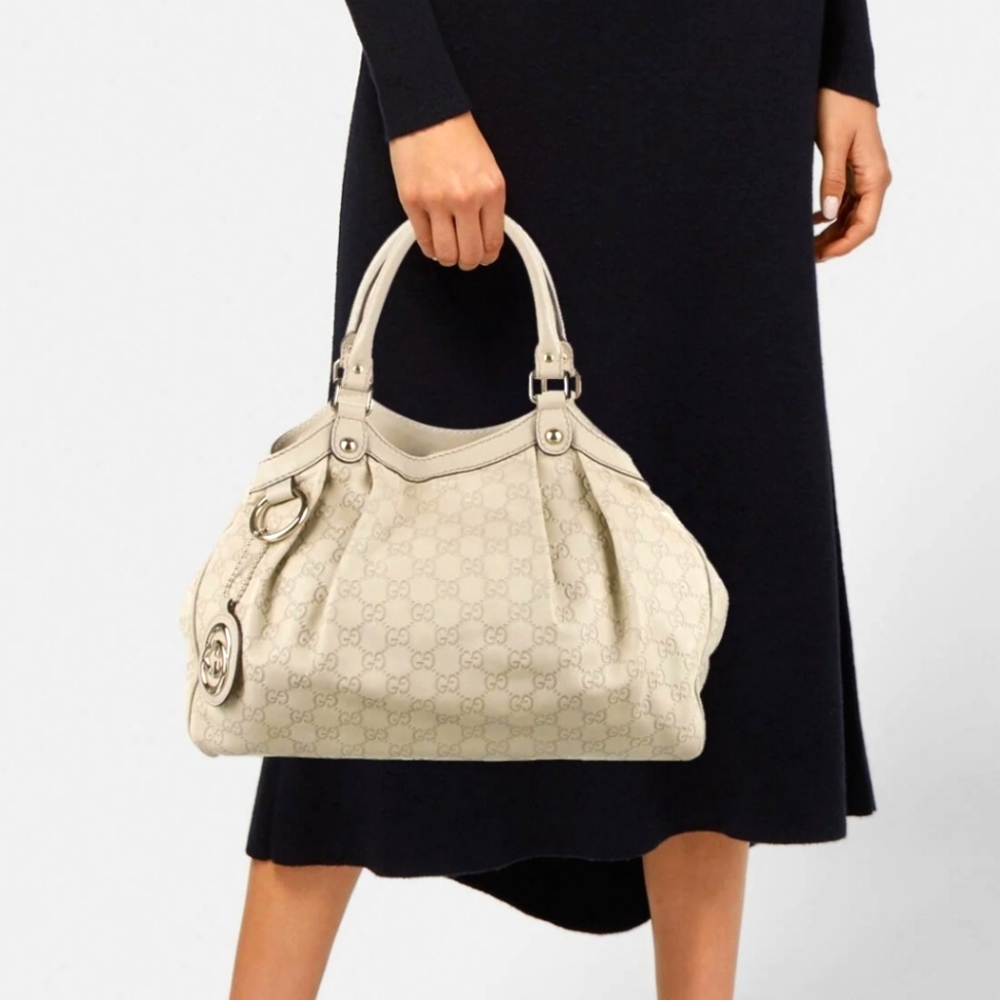 Gucci Medium Signature Sukey Hobo